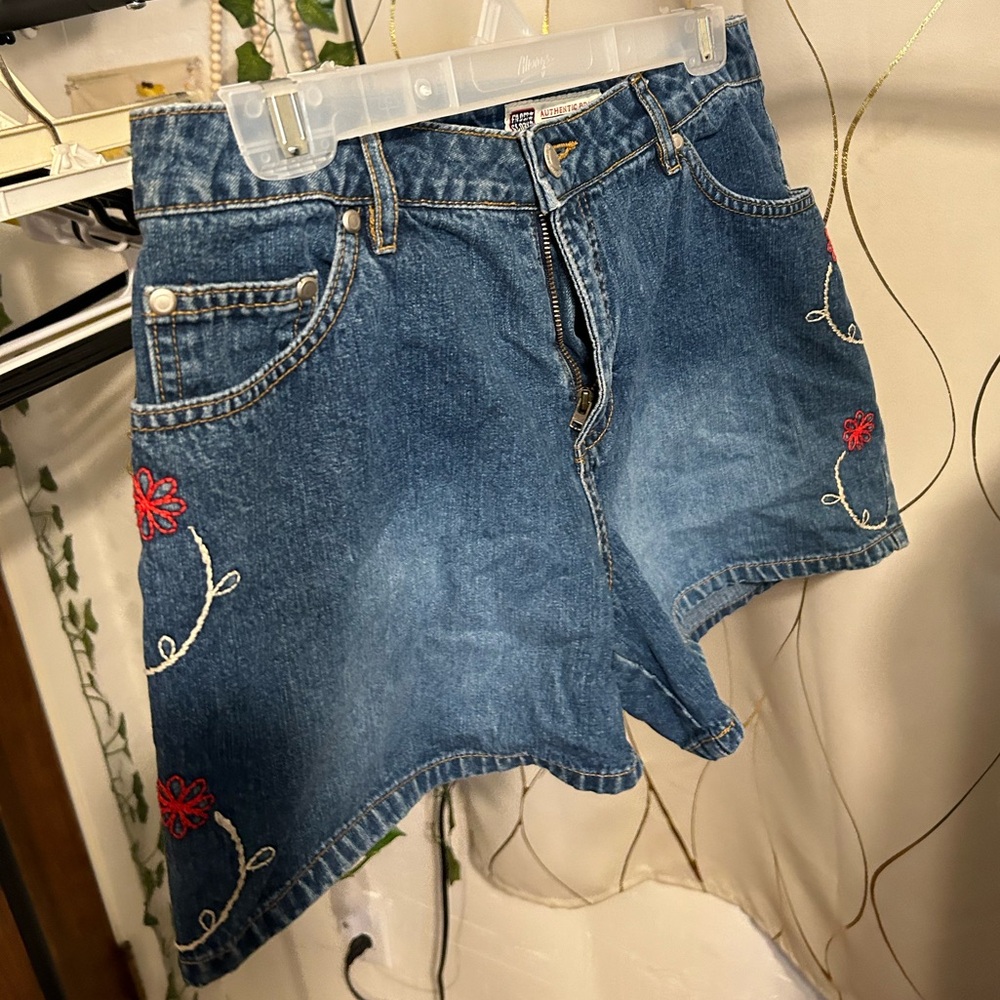 JEAN SHORTS WITH EMBROIDERY